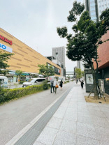 商業施設の中からひょこり